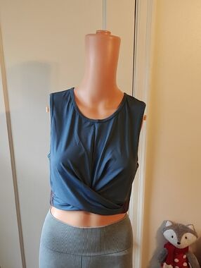 Fabletics Teal Twist-Front Crop Tank